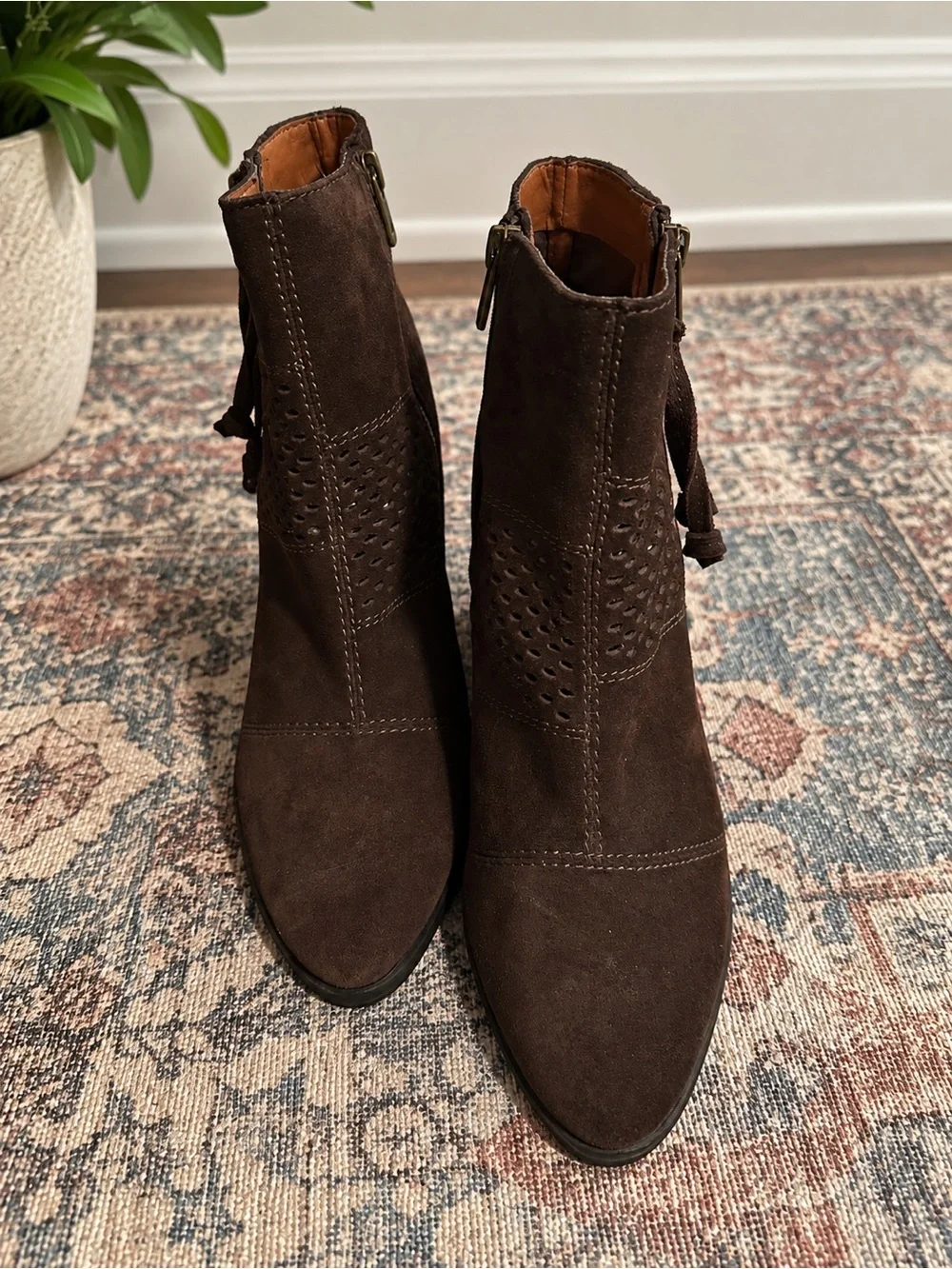 Lucky Brand Brown Leather Ankle Boots Perforated Block Heel Side Zip 8.5